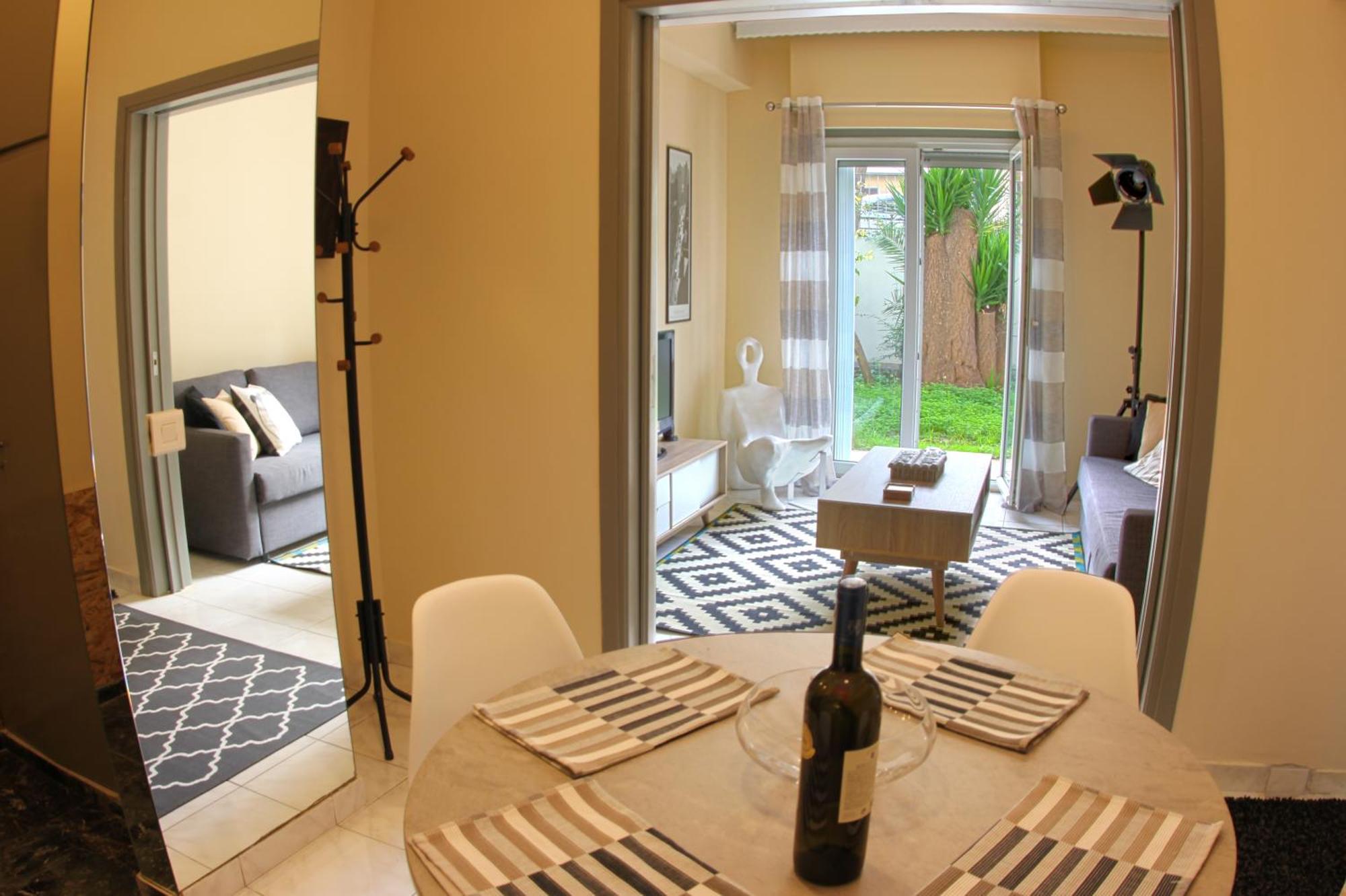 אתונה Stylish City Center Garden Apartment מראה חיצוני תמונה